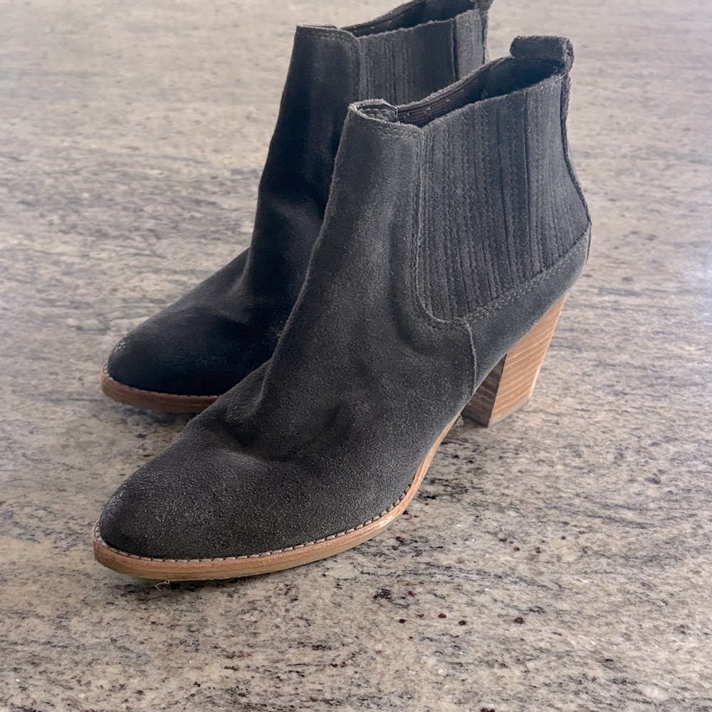 Dolce Vita Dark Gray Suede Bootis